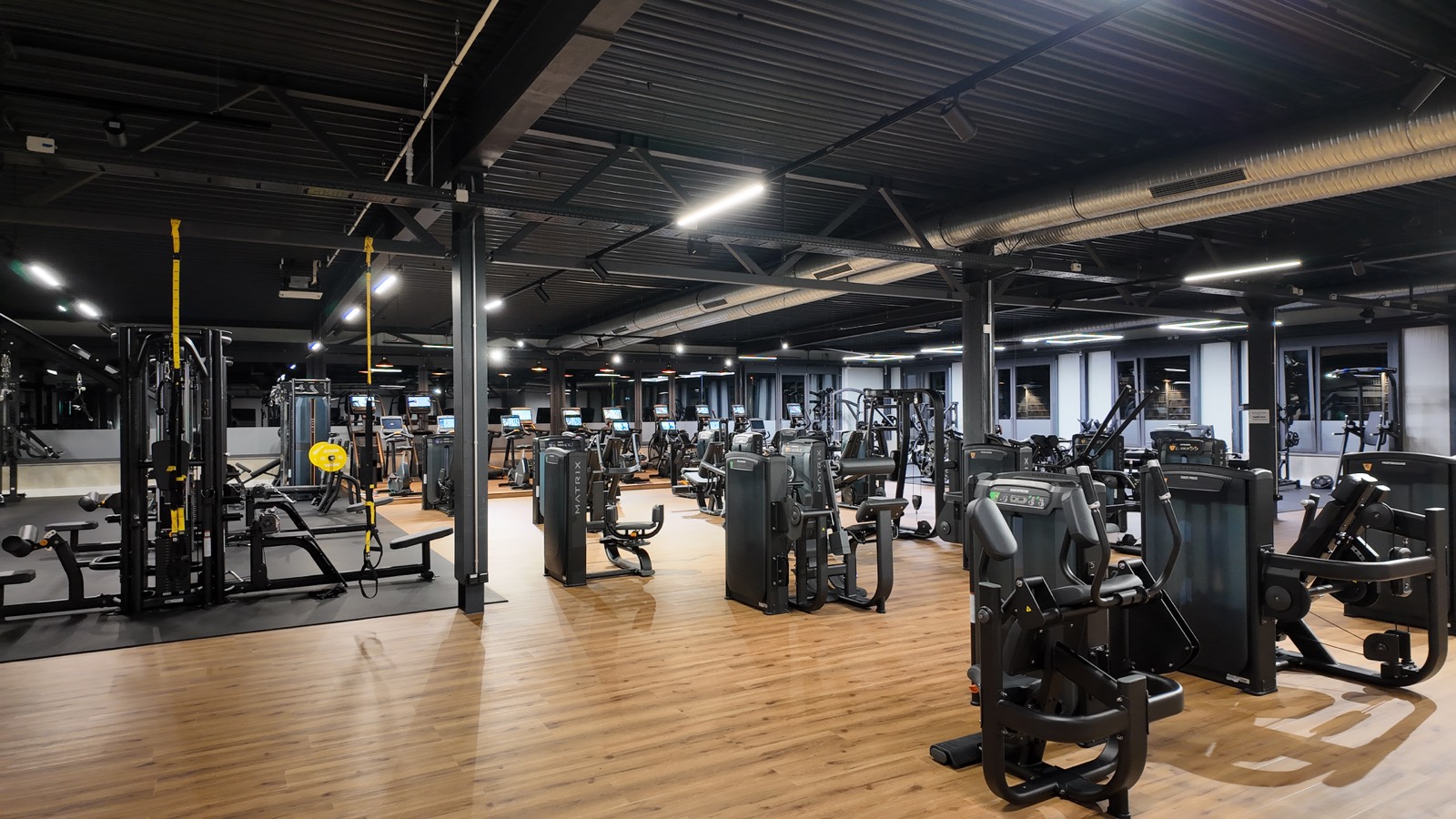 Weite Studiofläche im JonFit Studio