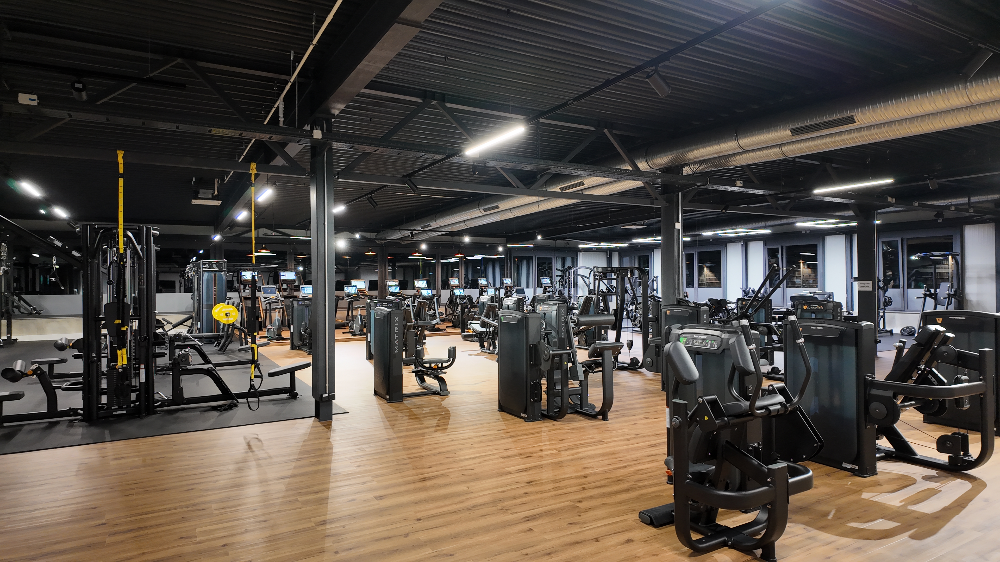 Weite Studiofläche im JonFit Studio